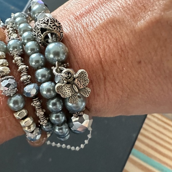 Four stretch bracelet set with charms - Picture 4 of 5